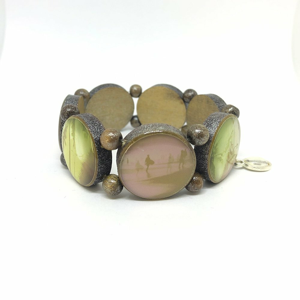 Wooden bracelet light with silver pigments and beach motifs