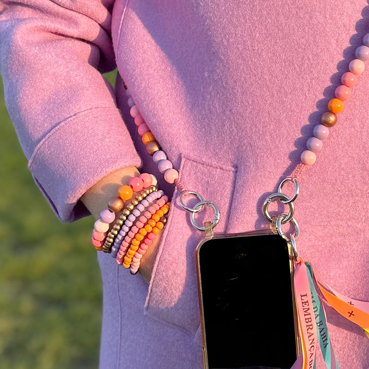 Escapulario Handykette aus Holzperlen im Fairy Mix, klassische Smartphonekette mit zarten Pastellfarben.