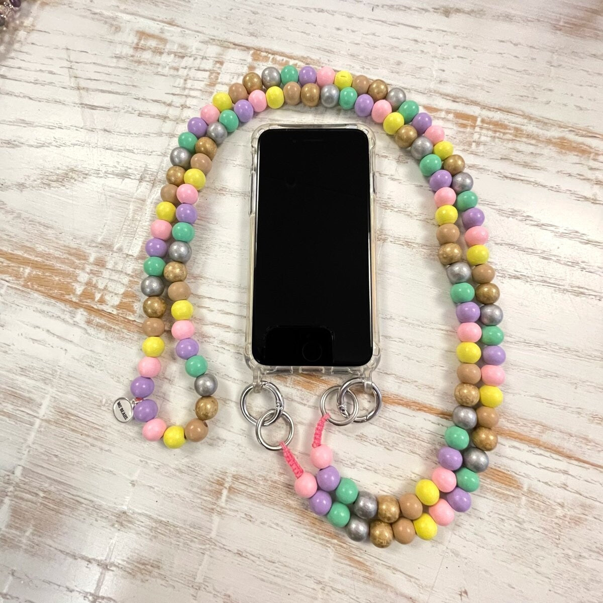 Escapulario Handykette aus Holzperlen im zarten Pastellmix, klassische Handykette für einen soften Look.