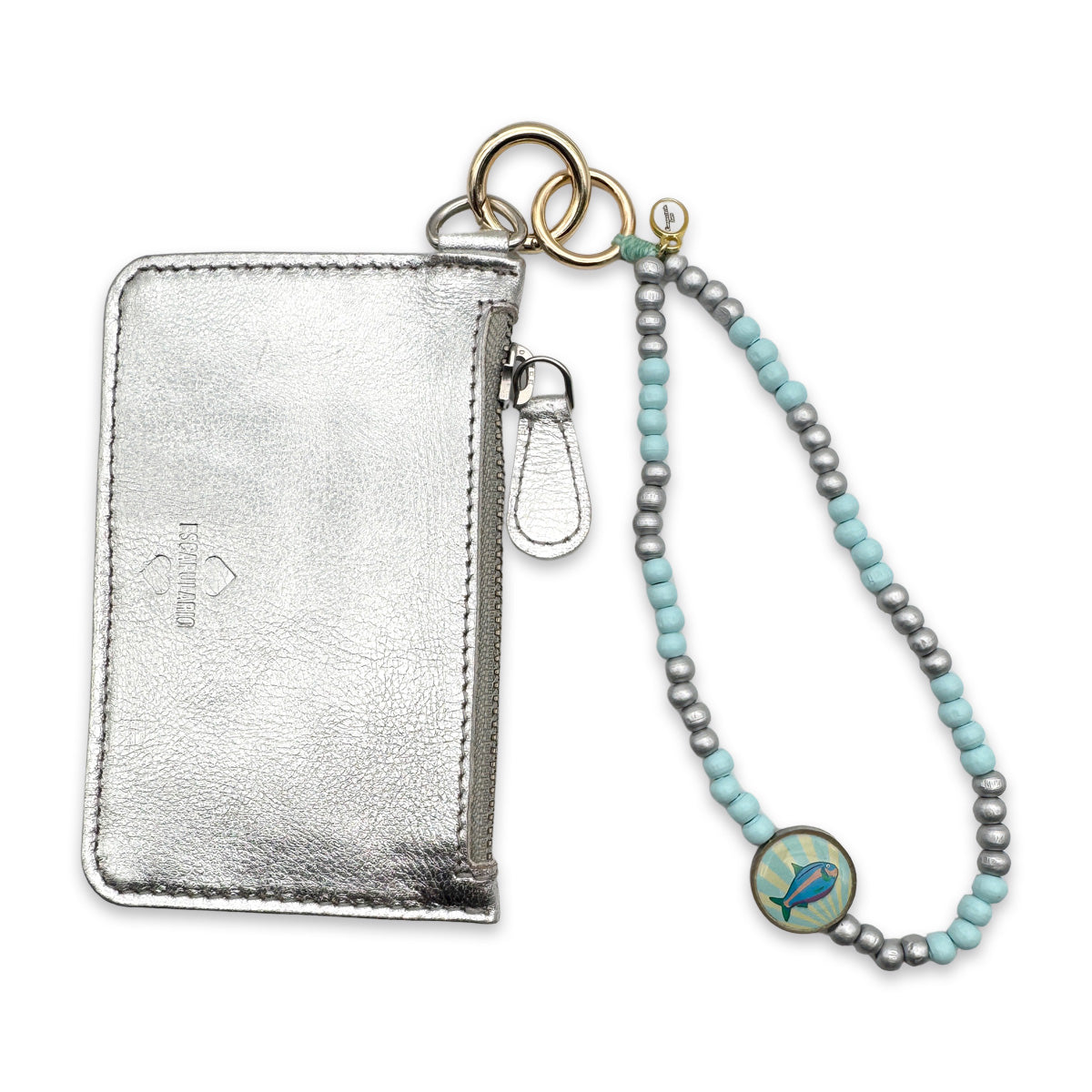 Escapulario kurze Handykette Hellblau-Silber mit kühlen Perlen, silberfarbenem Pin und Metallkarabinern als dezentes Handyband für Frauen.