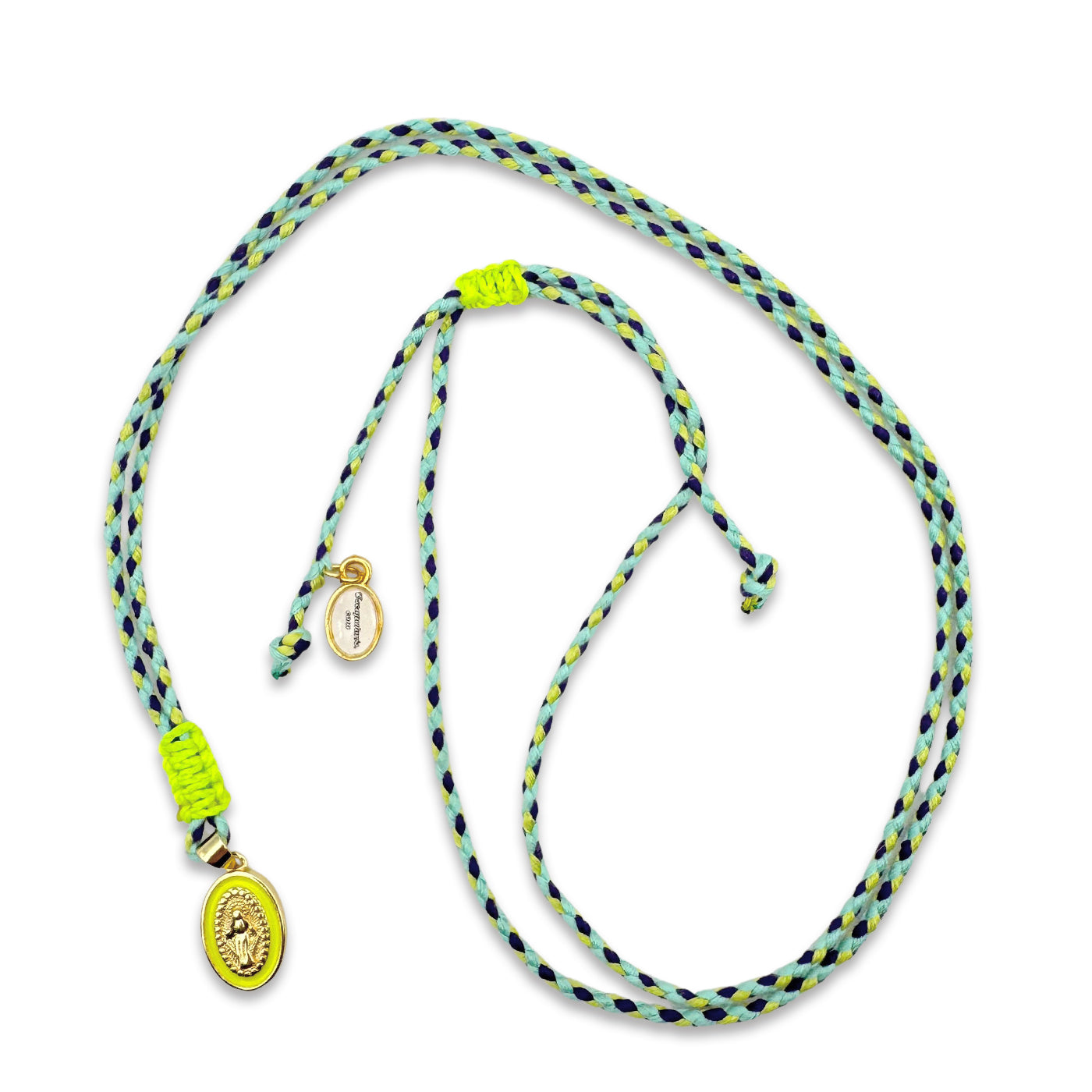 Escapulario Stringkette mit Madonna Anhänger in Lemon aus geflochtener Baumwolle mit emailliertem Messinganhänger als frisches Sommer Accessoire für modebewusste Frauen.
