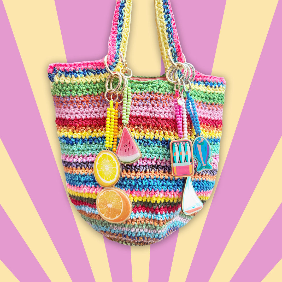 Escapulario Taschenanhänger Zitrone als frischer gelber Bagcharm für Handtaschen und Taschen als sommerliches Accessoire für Damen.