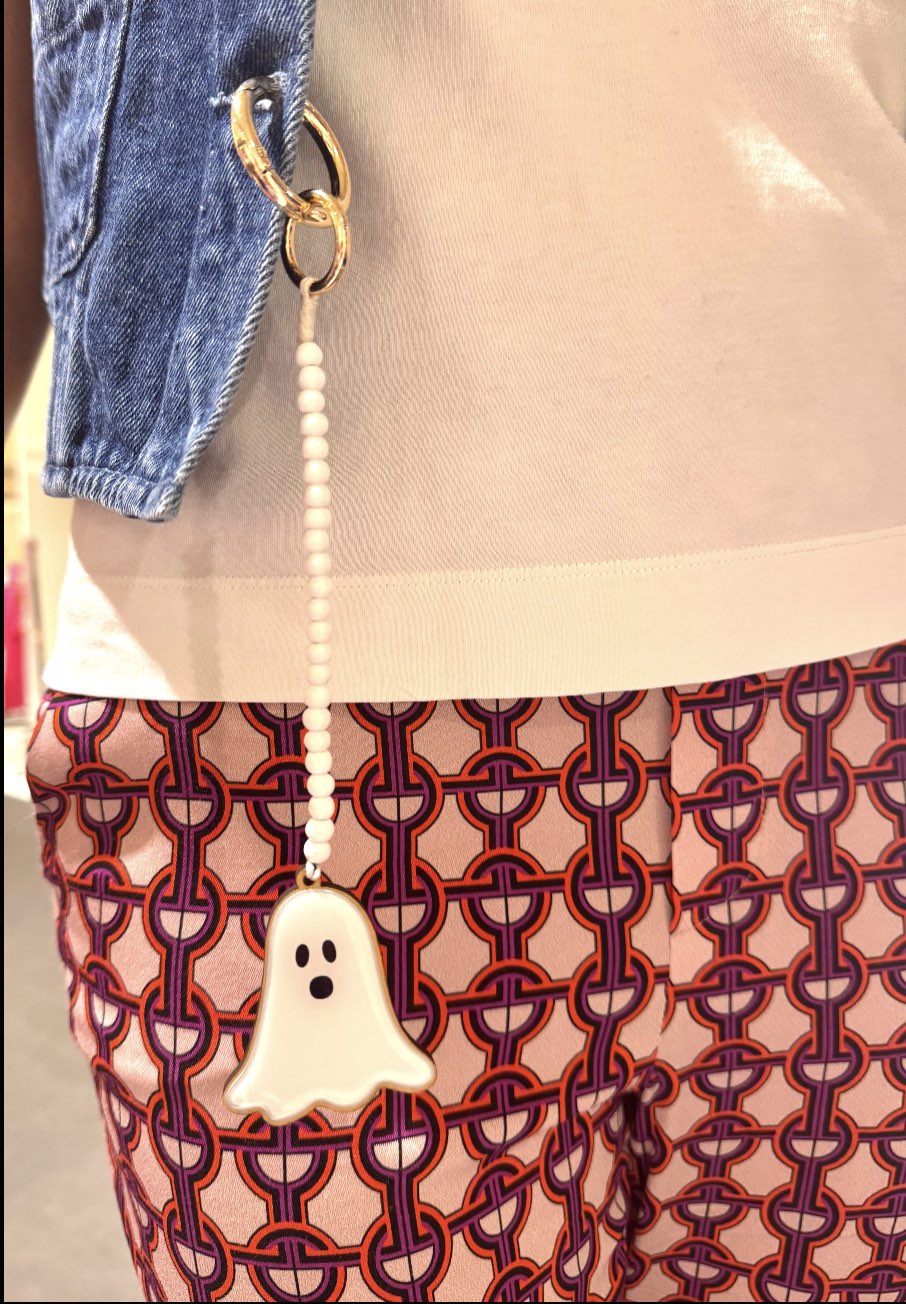 Escapulario Taschenanhänger Mrs. Boo als niedlicher verspielter Bagcharm für Handtaschen und Taschen als einzigartiges Accessoire für Damen.