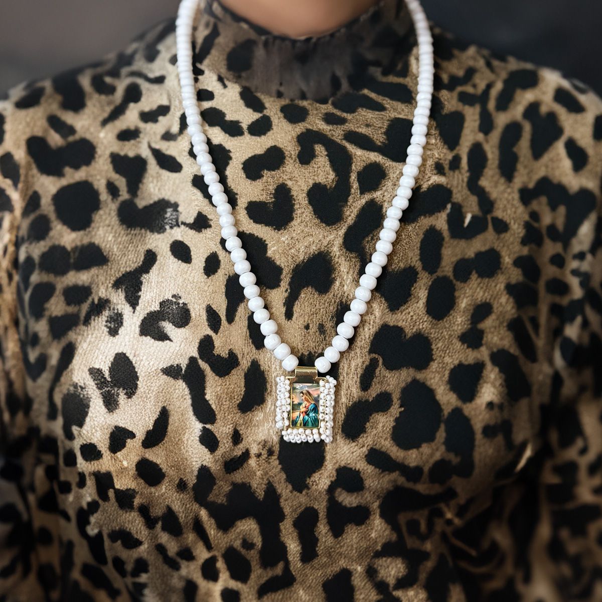 Scapular wooden necklace white with Madonna motif