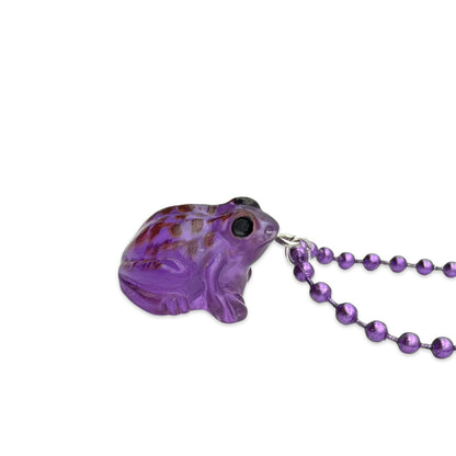 Kugelkette Metallic Flieder mit fluoreszierendem Froschanhänger in Lila aus Acryl