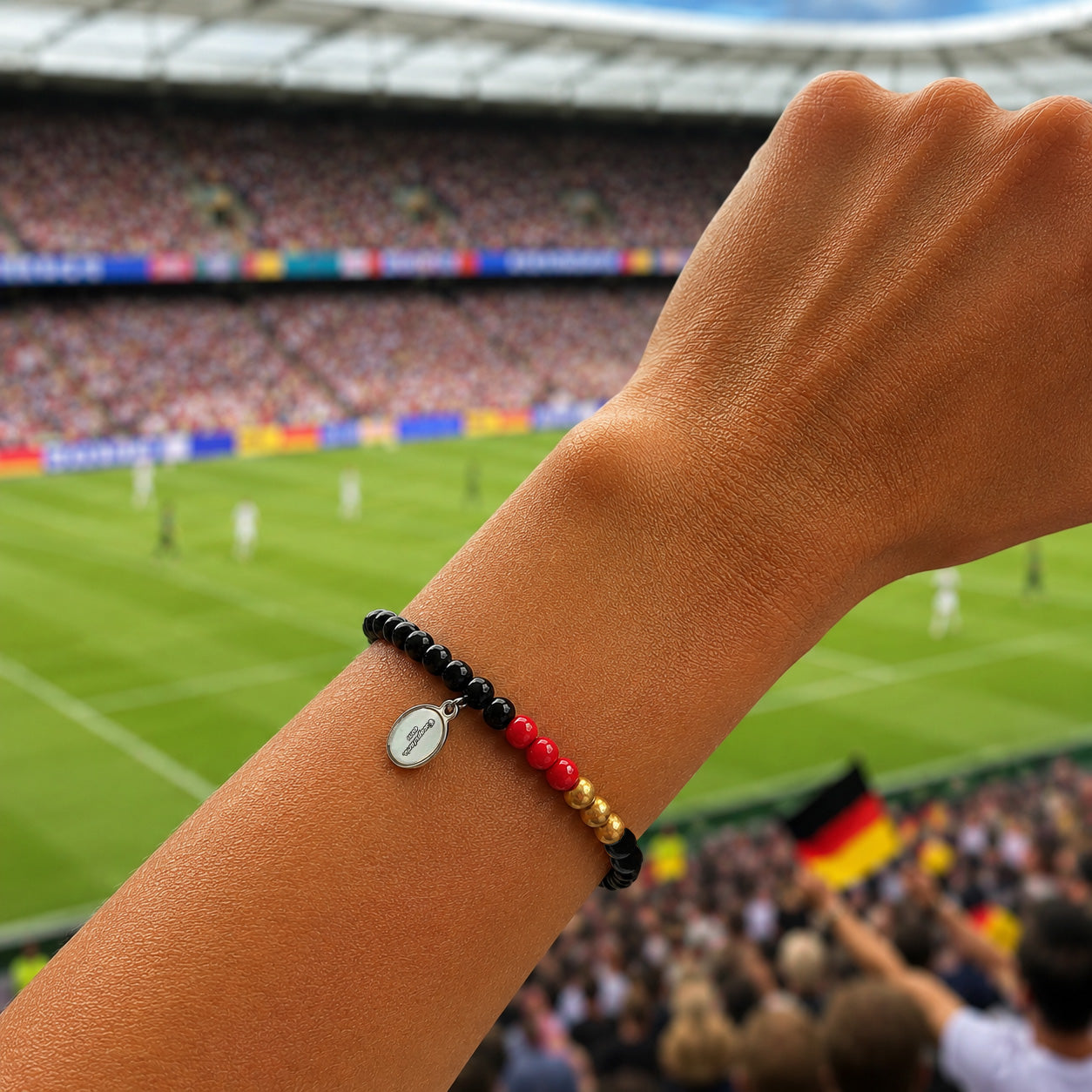 Schwarzes Perlenarmband mit Deutschland Farbakzent in Schwarz Rot Gold für Damen