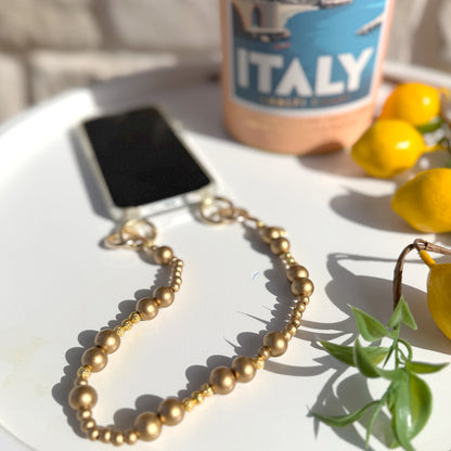Short mobile phone chain made of wooden beads in gold