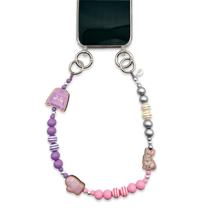 Kurze Handykette aus Holz- und Acrylperlen in Flieder, Rosa und Silber mit Holzpins Norwegerpulli, Handschuh und Hase.