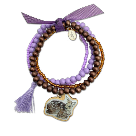 Escapulario Armbandset mit Holzpin Bambi, Holz- und Glasperlen in Flieder, Bronze und Kupfer, fliederfarbiger Quaste und Bonfimband.