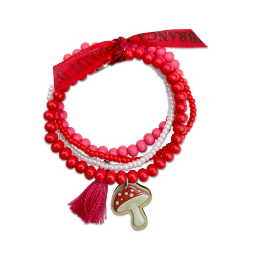 Escapulario Armbandset mit Holzpin Fliegenpilz, roten und pinken Holzperlen, weißen Glasperlen, pinker Quaste und rotem Bonfimband.