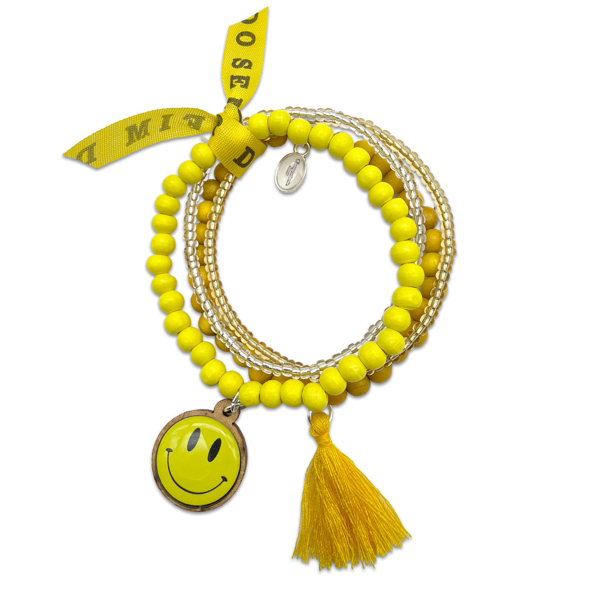 Escapulario Armbandset mit Smile-Holzpin, neongelben und beigen Holzperlen, transparenten Glasperlen, gelber Quaste und gelbem Bonfimband.