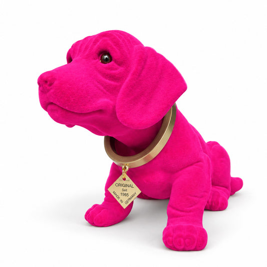 Original Wackeldackel Groß Pink Flock als auffälliges Autozubehör fürs Armaturenbrett als lebhafte Retro Deko und Geschenk für Autoliebhaber.