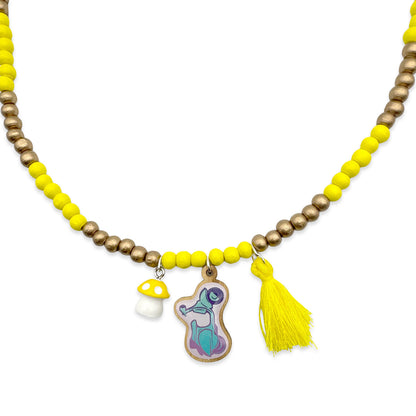 Wooden chain 6mm in yellow gold with pin, tassel &amp; mushroom