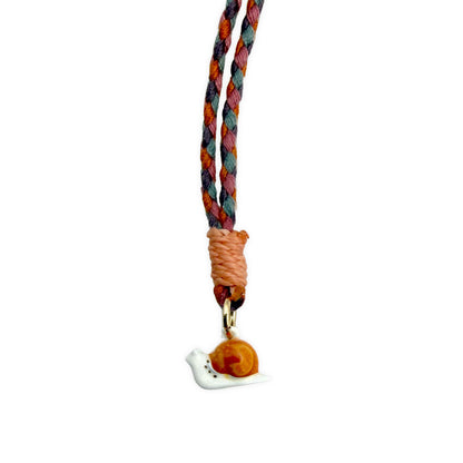 Bunte Stringkette mit Schnecke