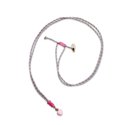 Escapulario String Halskette mit Keramikanhänger Pfirsich aus Keramik und Schnur als zart fruchtiges Sommer Accessoire für deinen Look.