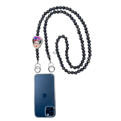 Escapulario Frida Kahlo Handykette in Grau mit dezenten Perlen, Frida-Anhänger und Karabinern als elegante Handy-Kette für Frauen.