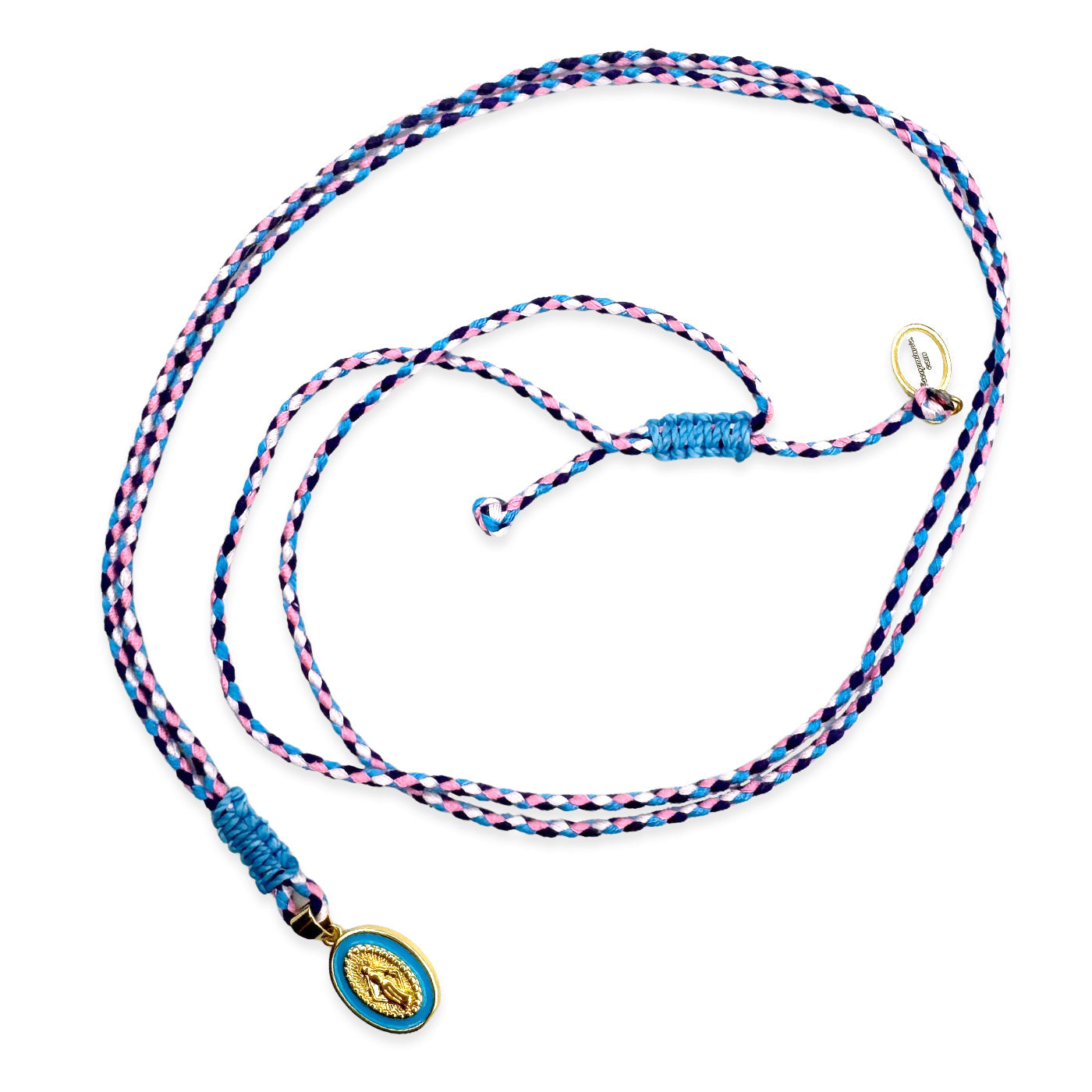 Escapulario Stringkette mit Madonna Anhänger in Blau aus Baumwollstring mit goldenem Messinganhänger als verspielter Halsschmuck für Frauen.