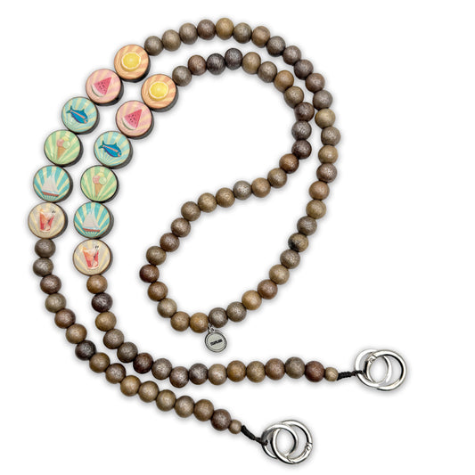 Escapulario Handykette Beach aus bunten Holzperlen mit Karabinern als lässiges Strand-Smartphone-Accessoire für Damen.