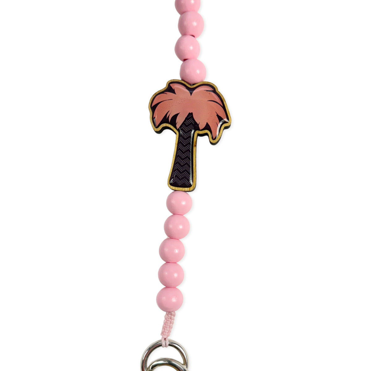 Escapulario Handykette in Pastellrosa mit Palmen-Holzpin, feinen Perlen und Karabinern als sommerliches Handyband für Damen.