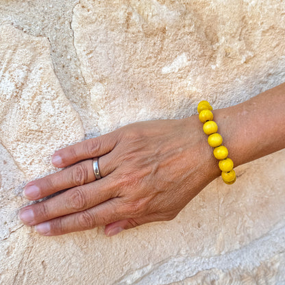 Escapulario Holzarmband SUN aus 12mm Perlen mit elastischem Band als strahlendes sommerliches Armband für modebewusste Damen.
