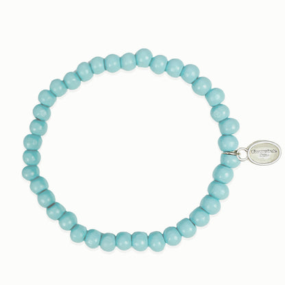 Escapulario Holzperlenarmband in Hellblau aus 6mm Holzperlen mit elastischem Band als leichtes sommerliches Accessoire für Frauen.