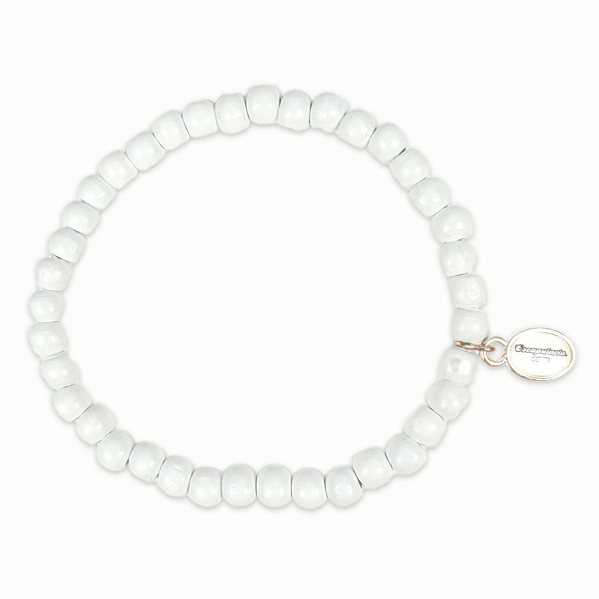 Escapulario Holzperlenarmband in Weiss aus 6mm Holzperlen mit elastischem Band als cleanes minimalistisches Accessoire für Frauen.