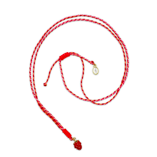Escapulario String Halskette mit Keramikanhänger Erdbeere aus Keramik und Schnur als fruchtiges Sommer Accessoire für deinen Look.