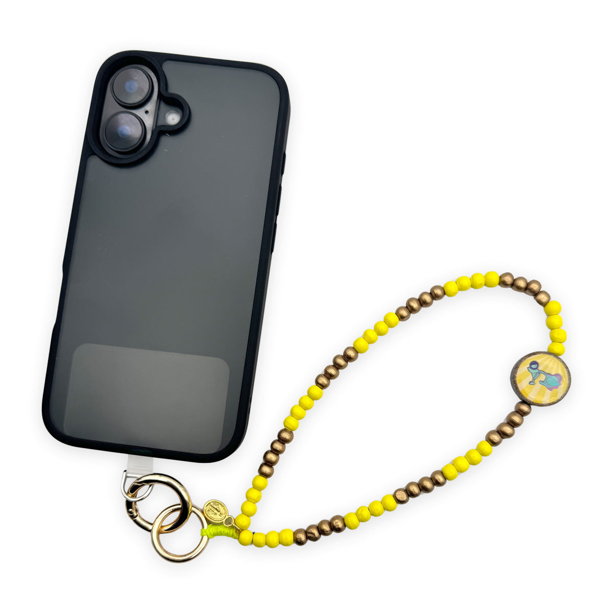 Escapulario kurze Handykette Gelb-Gold mit Perlen, Holzpin-Anhänger und Karabiner als kompaktes Smartphone-Accessoire für Frauen.