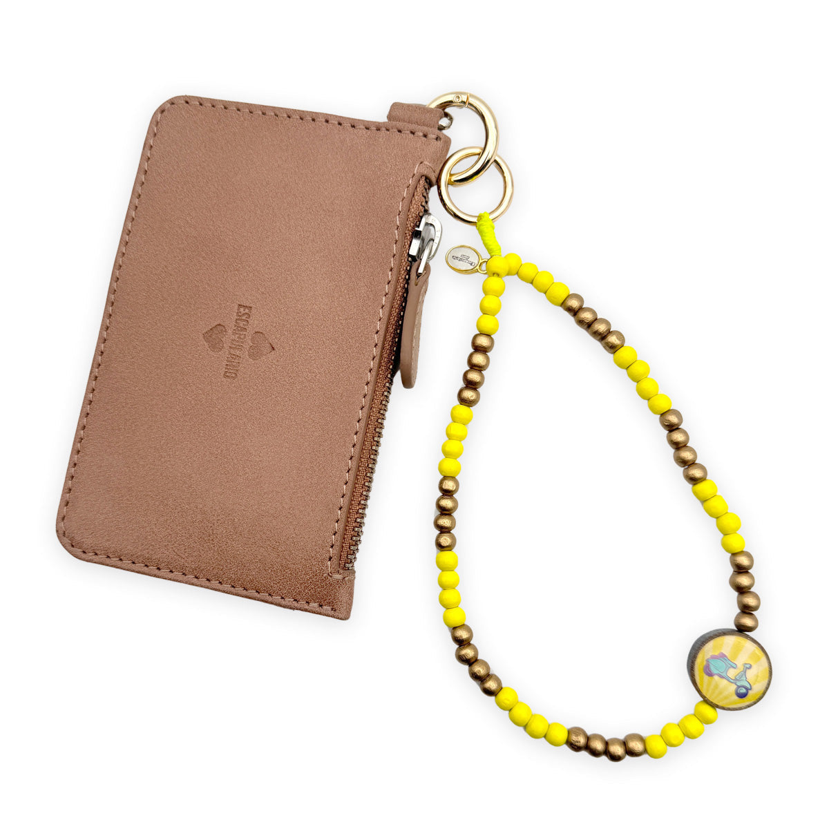 Escapulario kurze Handykette Gelb-Gold mit Perlen, Holzpin-Anhänger und Karabiner als kompaktes Smartphone-Accessoire für Frauen.
