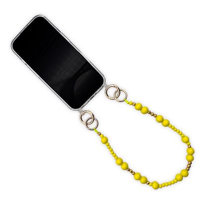 Escapulario kurze Handykette aus Holzperlen in Neongelb und Gold als auffälliges, sommerliches Smartphone-Accessoire mit knalligen Farbakzenten.