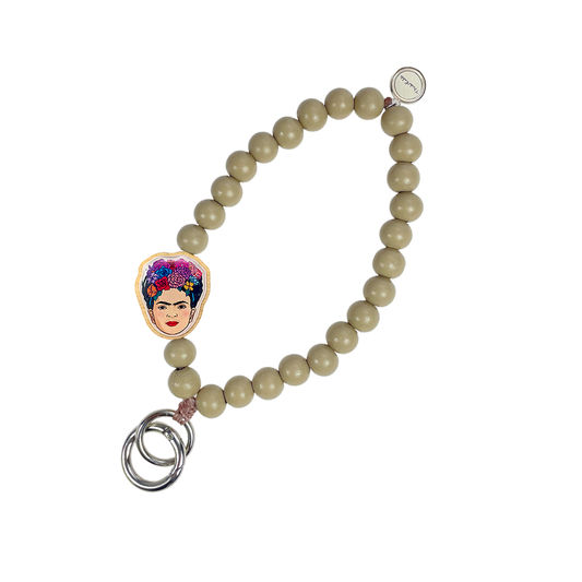 Escapulario Frida Kahlo Schlüsselkette Cappuccino als warmes künstlerisches Accessoire für den Alltag eine stilvolle Geschenkidee für modebewusste Frauen.