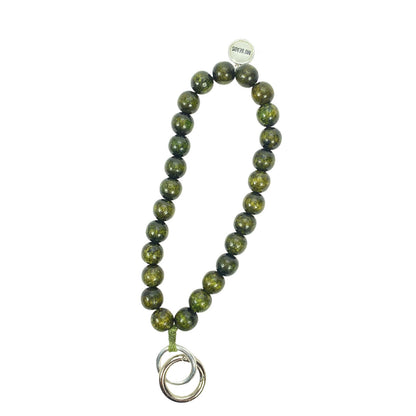 Escapulario Schlüsselkette Olive als naturnahes geerdetes Accessoire für den Schlüsselbund eine stilvolle Geschenkidee für Damen.