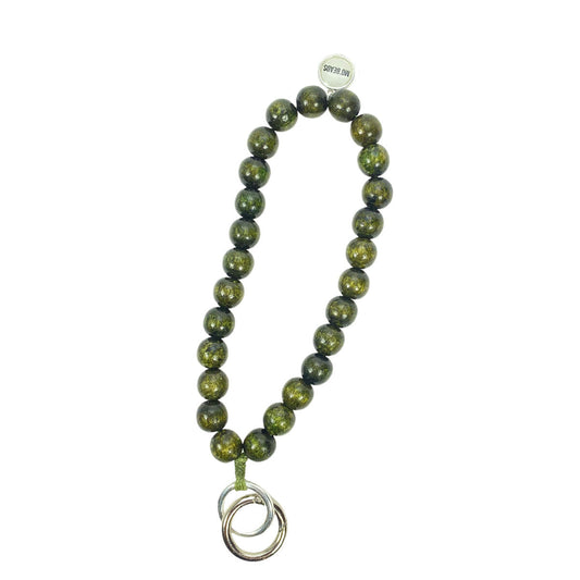 Escapulario Schlüsselkette Olive als naturnahes geerdetes Accessoire für den Schlüsselbund eine stilvolle Geschenkidee für Damen.