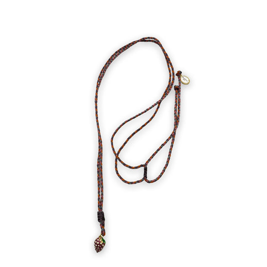 Escapulario String Halskette mit Keramikanhänger Brombeere aus Keramik und Schnur als dunkelbeeriges Accessoire für deinen Sommerlook.