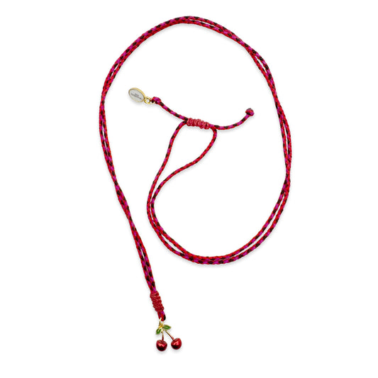 Escapulario String Halskette mit Keramikanhänger Kirsche aus Keramik und Schnur als süß fruchtiges Accessoire für deinen Sommerlook.