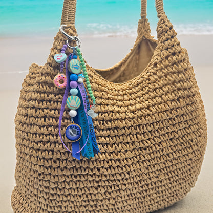 Escapulario Taschenanhänger Blue Breeze als verspielter blauer Bagcharm für Taschen und Handtaschen – das perfekte Accessoire für Frauen.