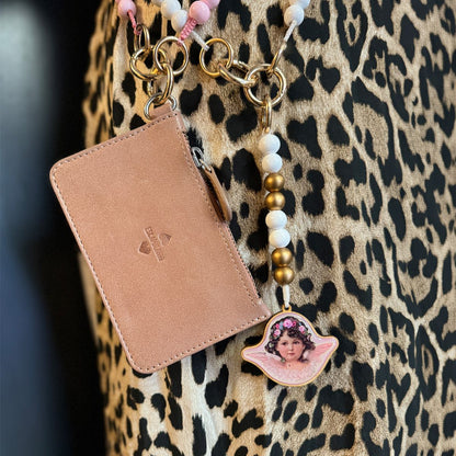 Escapulario Taschenanhänger Engel als spiritueller Bagcharm für Handtaschen und Taschen als besonderes Accessoire für Damen.