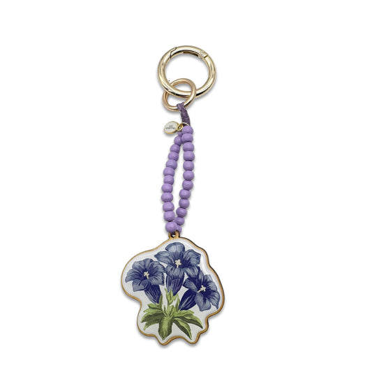 Escapulario Taschenanhänger Enzian als charmanter alpiner Bagcharm für Taschen und Handtaschen als naturnahes Accessoire für Damen.