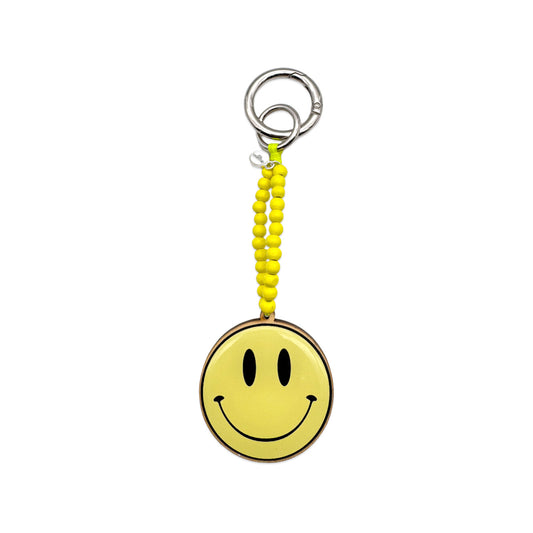 Escapulario Taschenanhänger Smile als fröhlicher gelber Bagcharm für Taschen und Handtaschen – gute Laune Accessoire für Frauen.