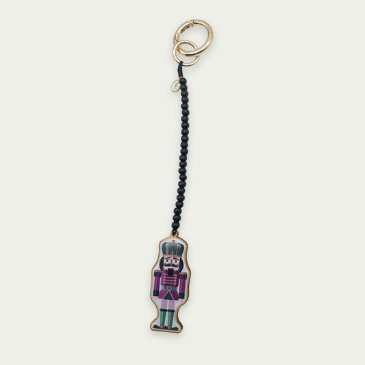 Escapulario Taschenanhänger Nussknacker als festlicher weihnachtlicher Bagcharm für Taschen und Handtaschen als besonderes Accessoire für Frauen.