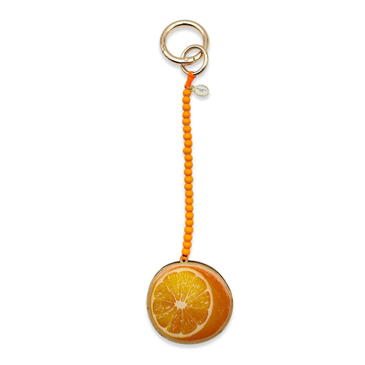Escapulario Taschenanhänger Orange als fruchtiger Bagcharm für Handtaschen und Taschen ein frisches Accessoire und charmante Geschenkidee für Damen.