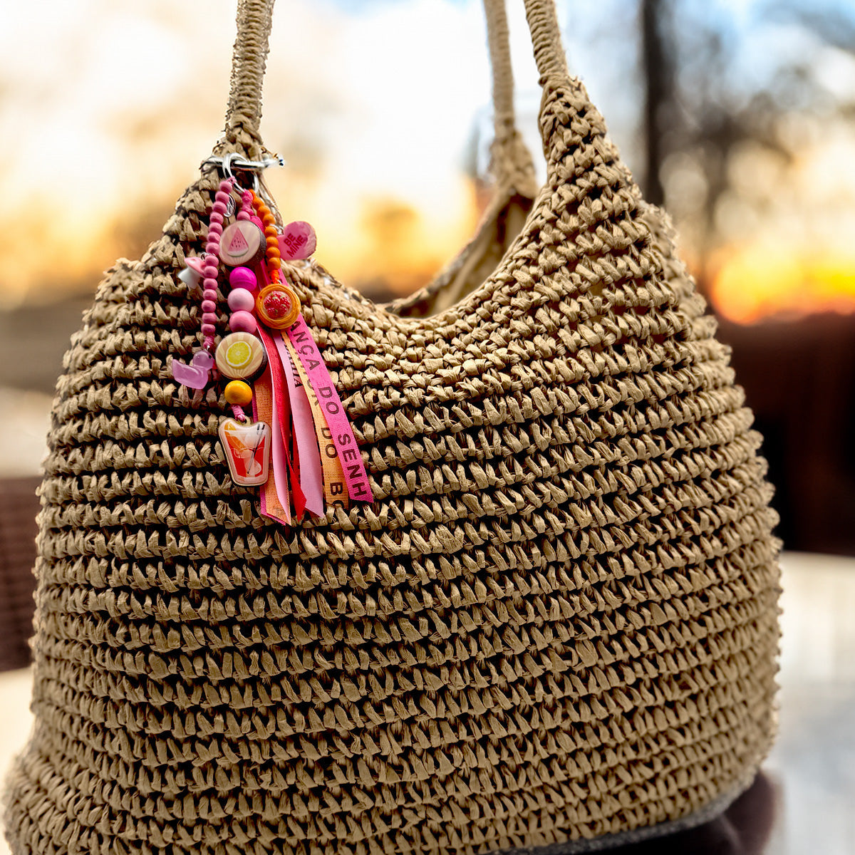 Escapulario Taschenanhänger Sunset Vibes als bunter warmer Bagcharm für Handtaschen und Taschen als fröhliches Accessoire für Damen.