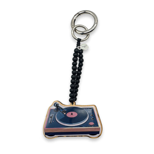 Escapulario Taschenanhänger Turntable als cooler Retro Bagcharm für Handtaschen und Taschen als einzigartiges Musik Accessoire für Damen.