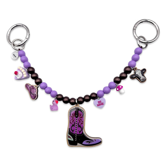 Escapulario Taschenkette Cowgirl mit Hut- und Stiefelmotiv, Holzperlen und Metallkette als Western-Accessoire für stilbewusste Damen.