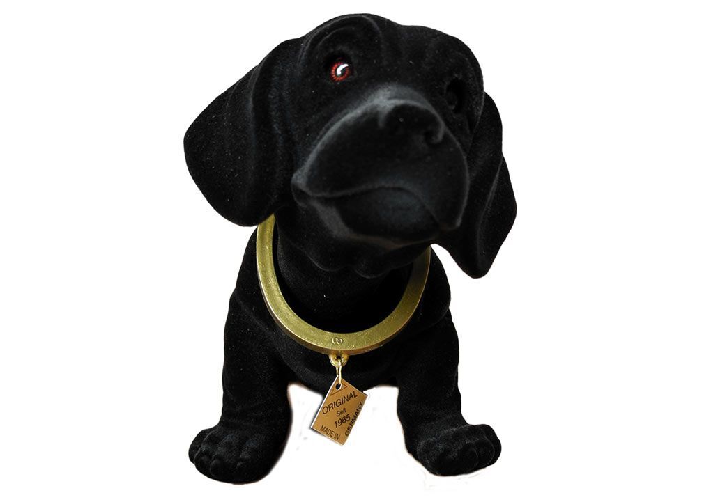 Escapulario Original Wackeldackel Groß Schwarz Flock als auffälliges Autozubehör fürs Armaturenbrett als markante Retro Figur und Geschenk für Autoliebhaber.