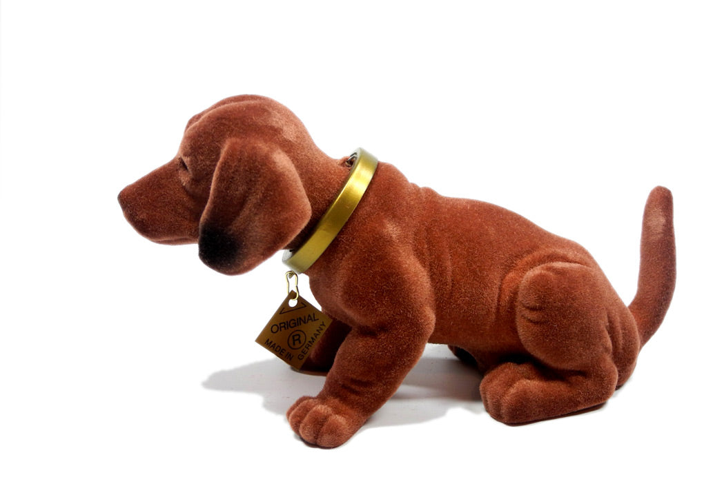 Escapulario Original Wackeldackel Klein Braun Flock als klassisches Autozubehör fürs Armaturenbrett als Retro Deko und Geschenkidee für Autoliebhaber.